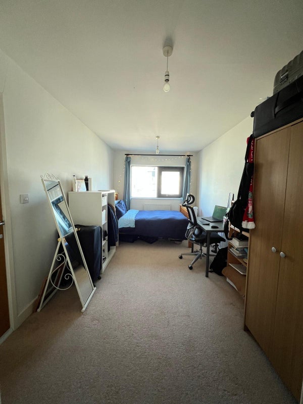 Room Blackwall Way in Greater London