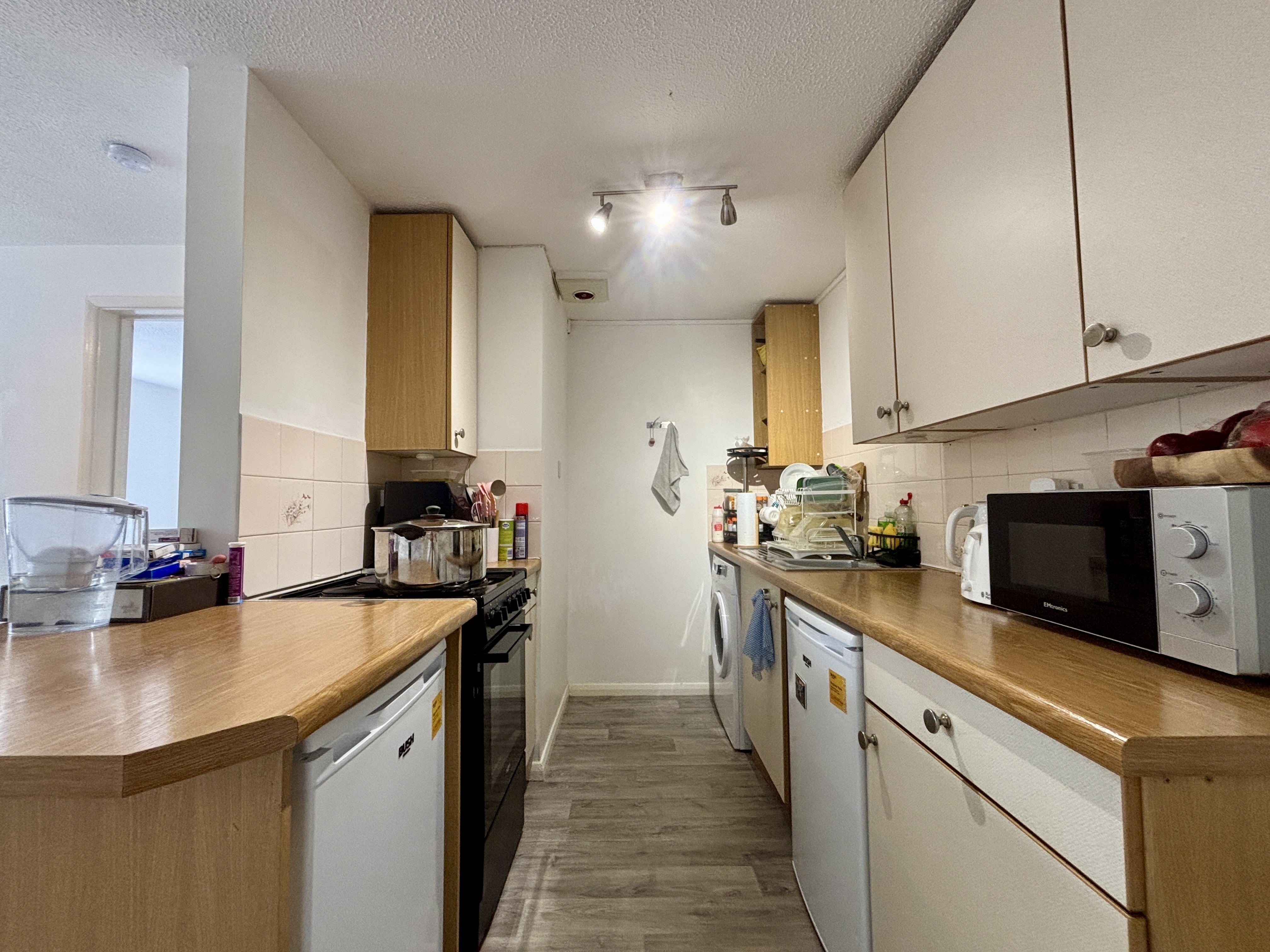 Flat Kingfisher Walk in Guildford
