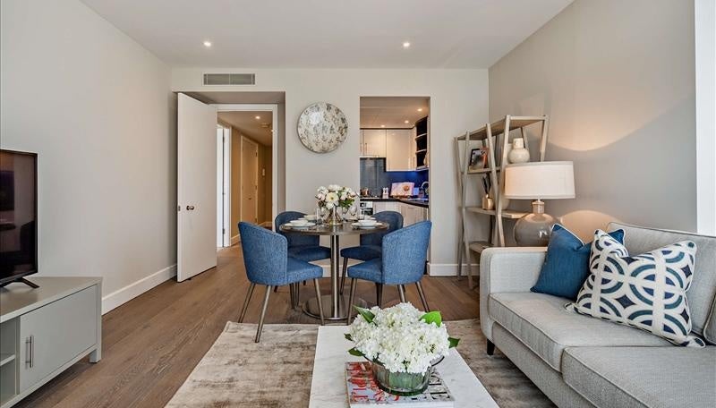 Flat Westferry Circus in Greater London