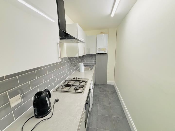 Flat Ratcliffe Cross Street in Greater London