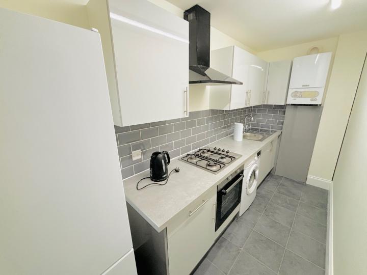 Flat Ratcliffe Cross Street in Greater London