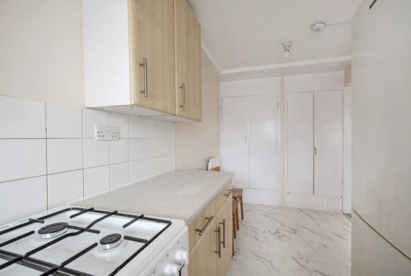 Room Tolsford Road in Greater London