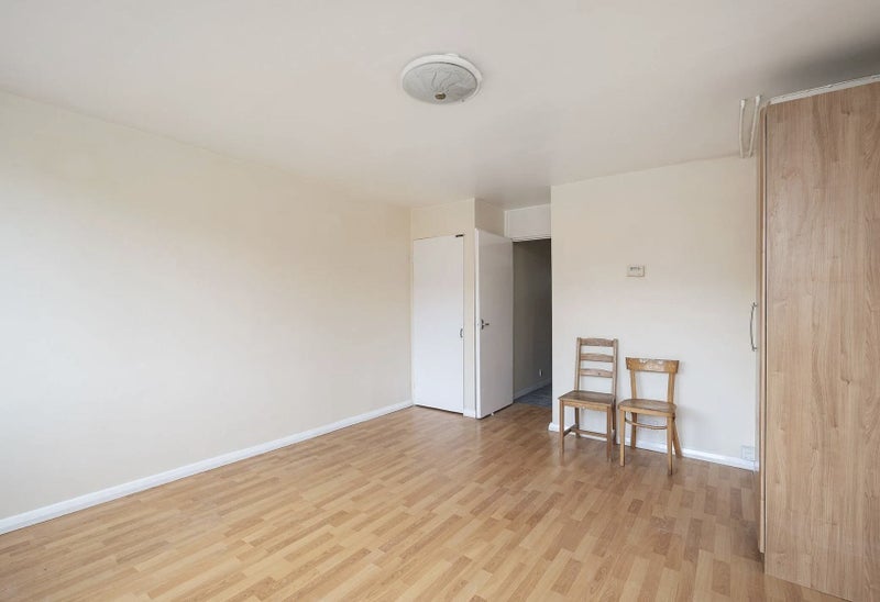 Room Tolsford Road in Greater London