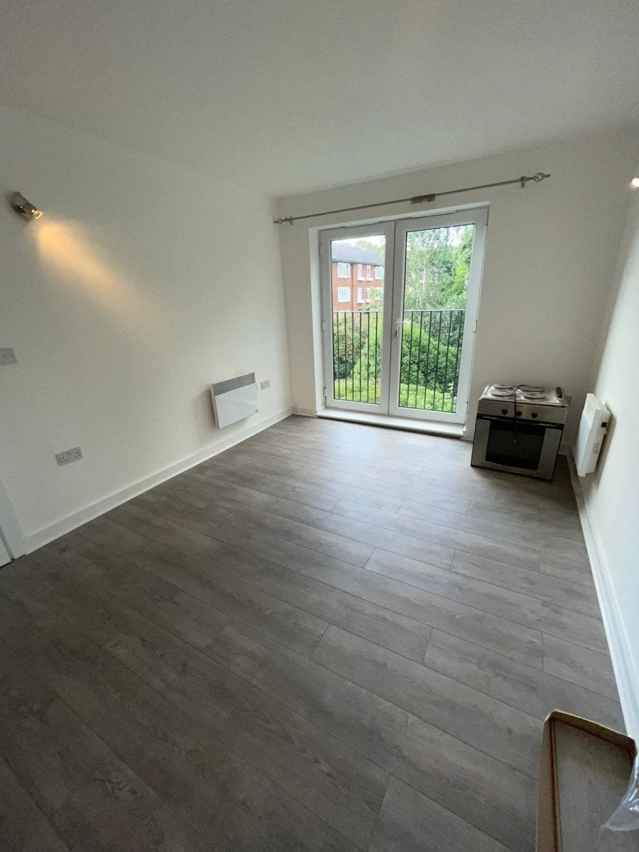 Flat Celandine Grove in Greater London