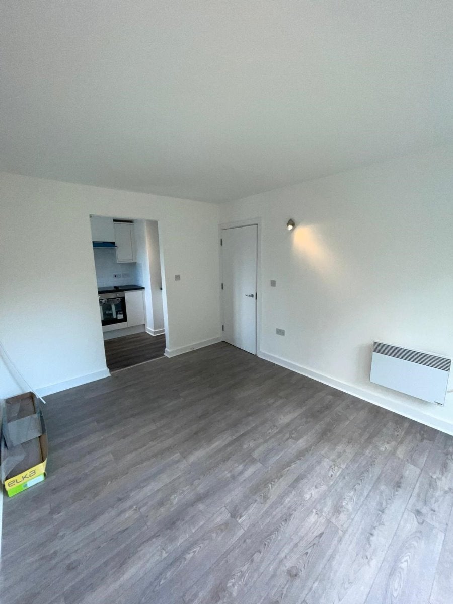 Flat Celandine Grove in Greater London
