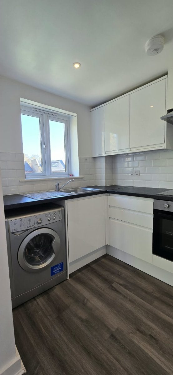 Flat Celandine Grove in Greater London
