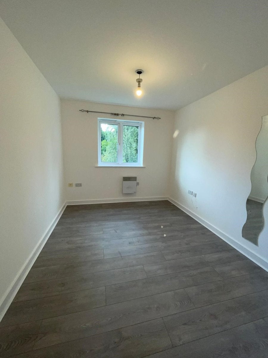 Flat Celandine Grove in Greater London