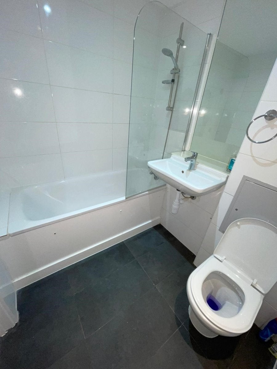 Flat Celandine Grove in Greater London