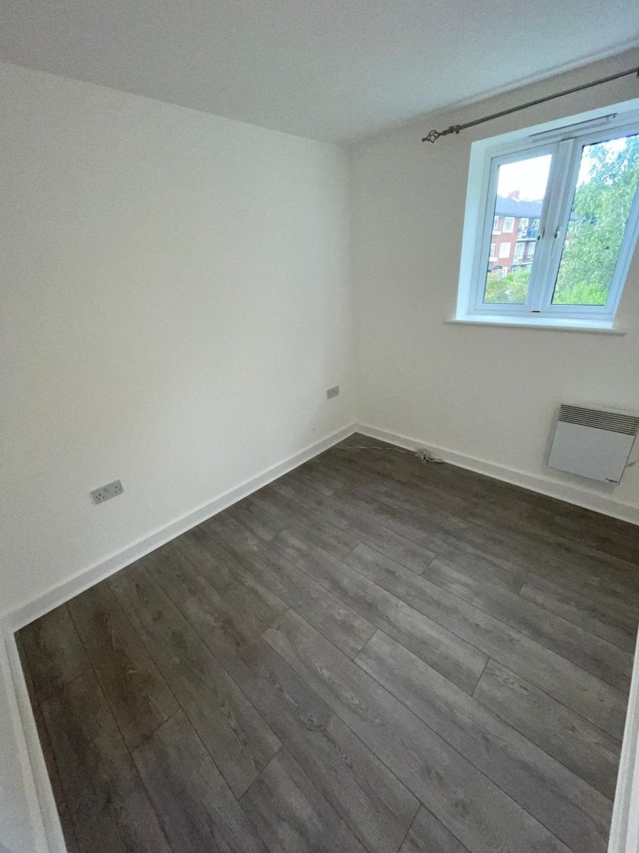 Flat Celandine Grove in Greater London