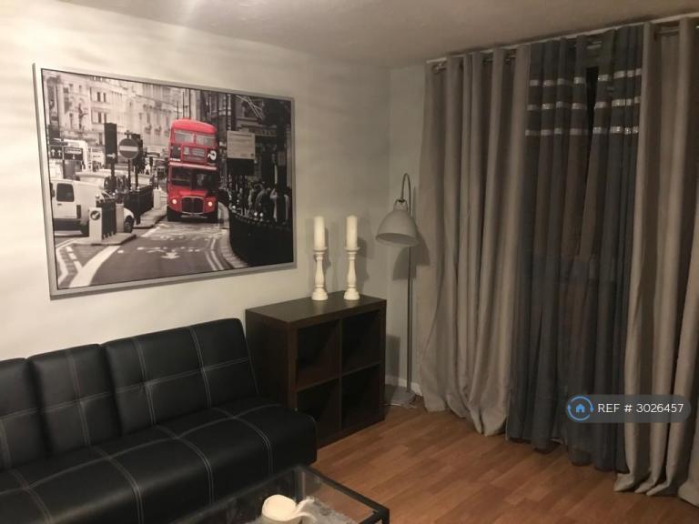 Flat St. Peter's Close in Greater London