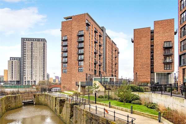 Flat Irwell River Park in Salford