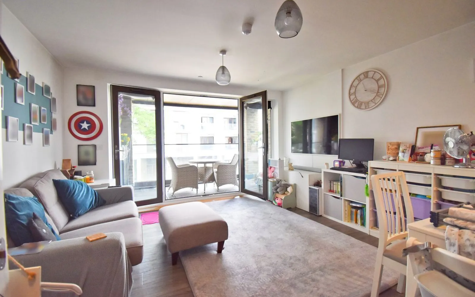 Flat Hewitts Way in Walton-on-Thames