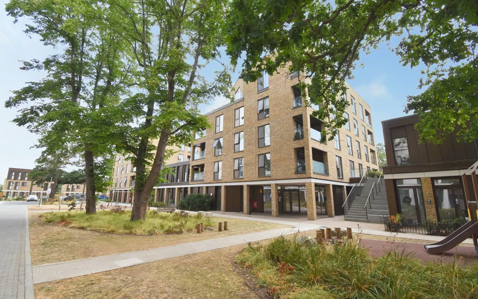Flat Hewitts Way in Walton-on-Thames