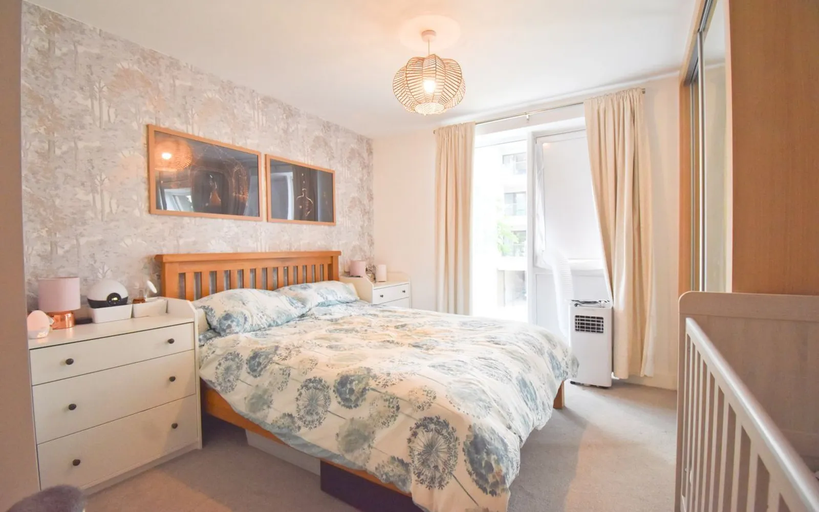Flat Hewitts Way in Walton-on-Thames