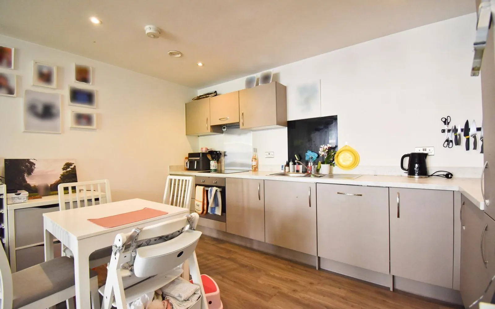 Flat Hewitts Way in Walton-on-Thames