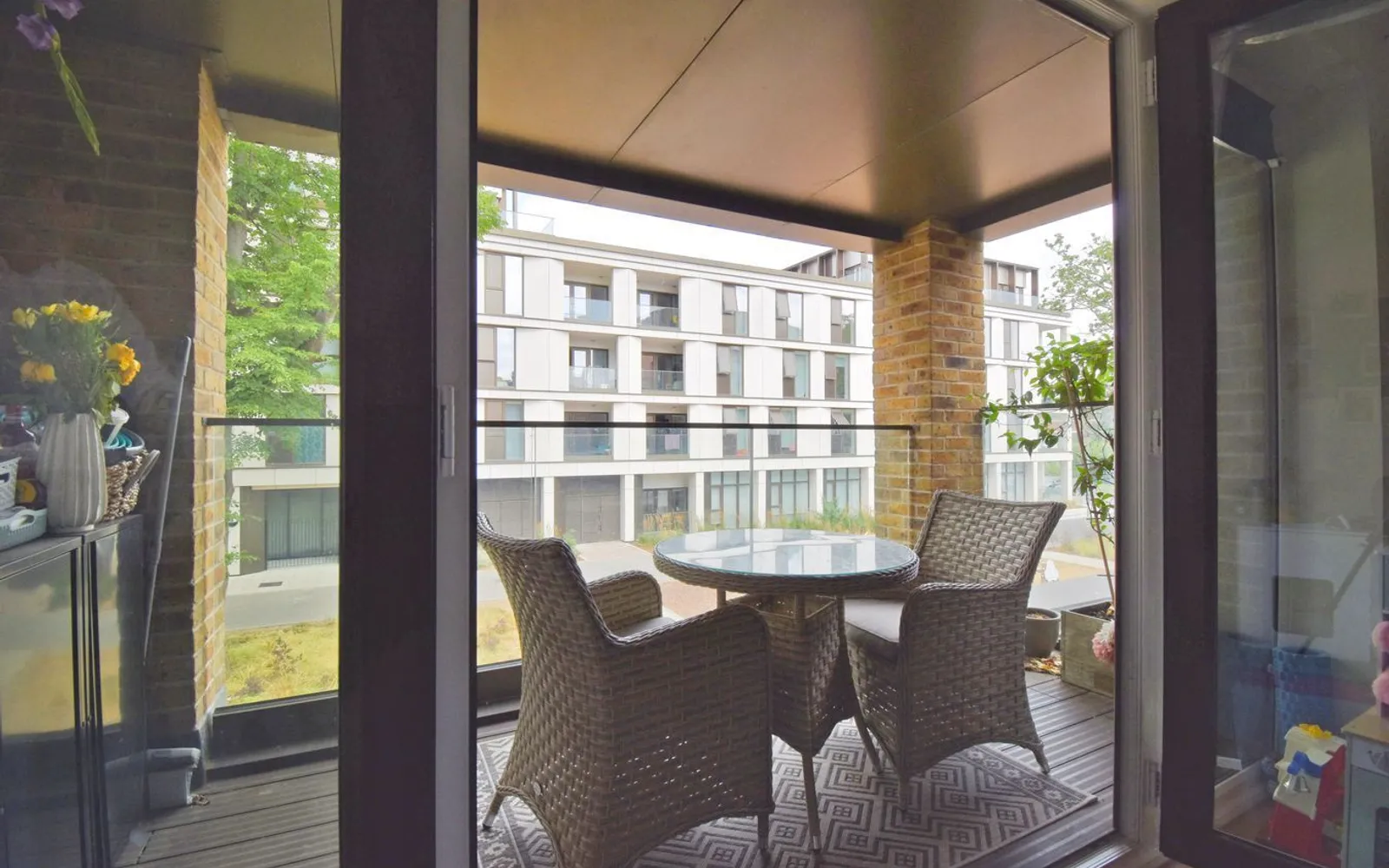 Flat Hewitts Way in Walton-on-Thames