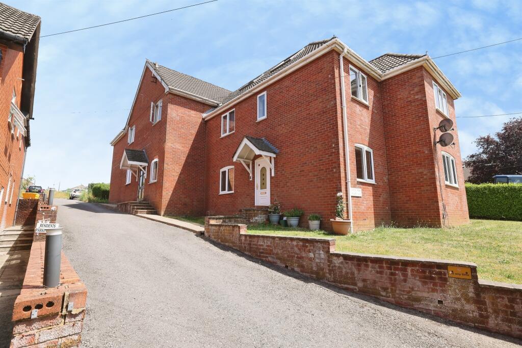 Flat Andover Road in Ludgershall