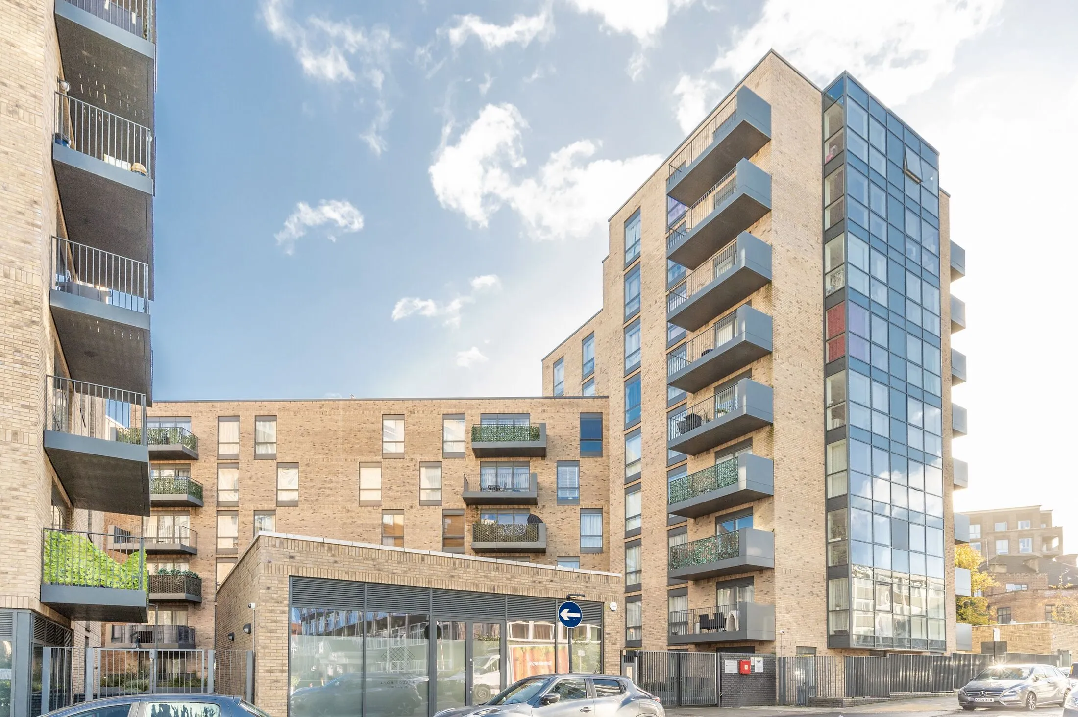 Flat Lyon Road in Greater London