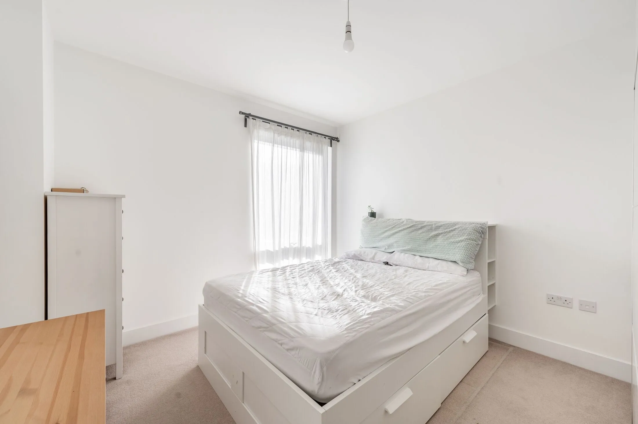 Flat Lyon Road in Greater London