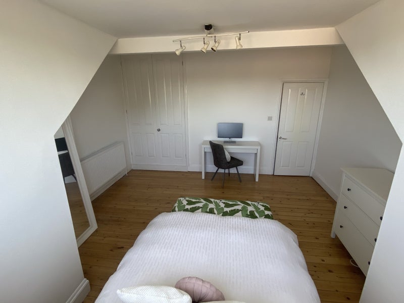 Room Victoria Avenue in Leeds