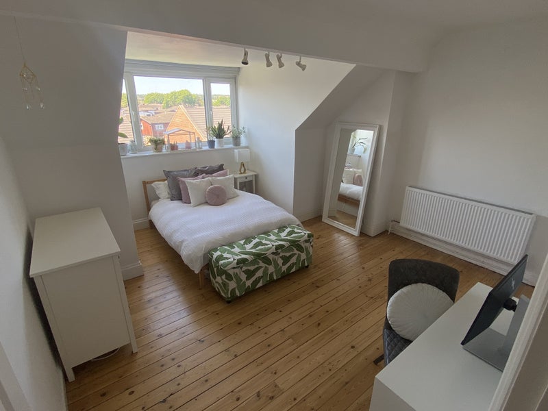 Room Victoria Avenue in Leeds