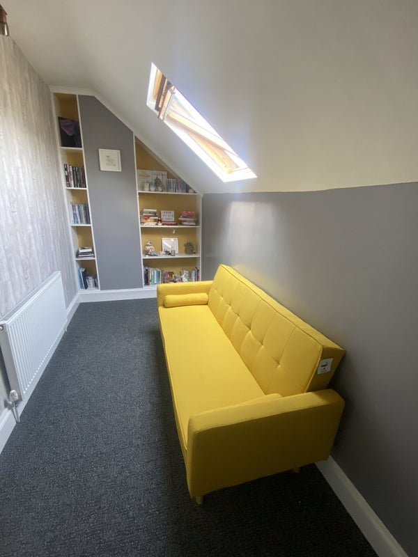 Room Victoria Avenue in Leeds