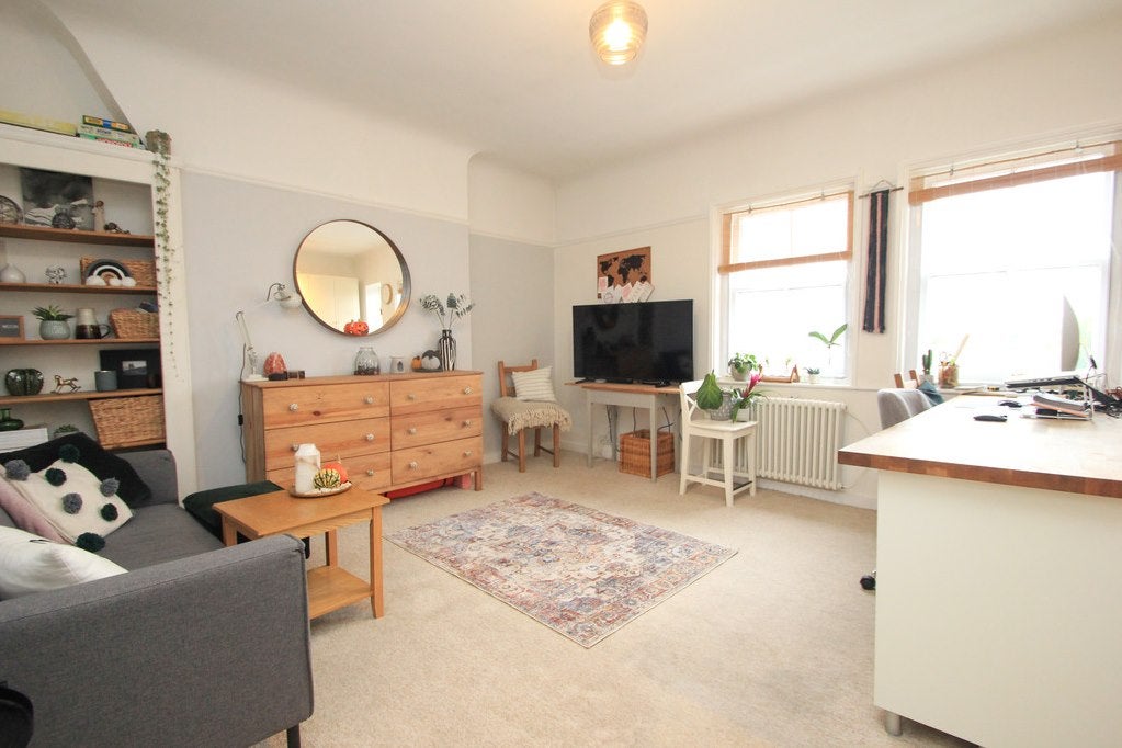 Flat Uxbridge Road in Greater London