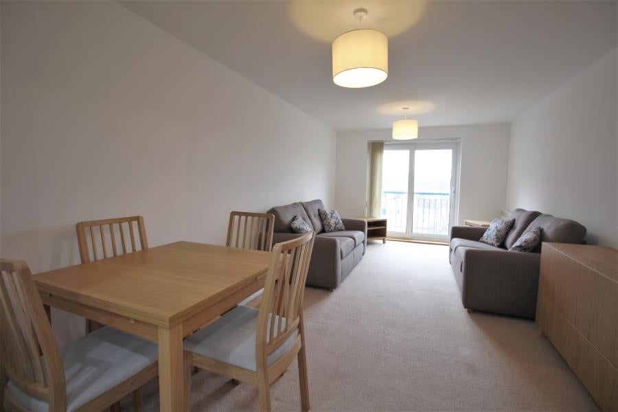 Flat Goldsworth Road in Woking