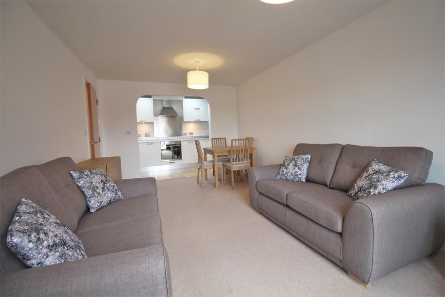 Flat Goldsworth Road in Woking