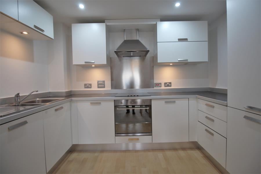 Flat Goldsworth Road in Woking