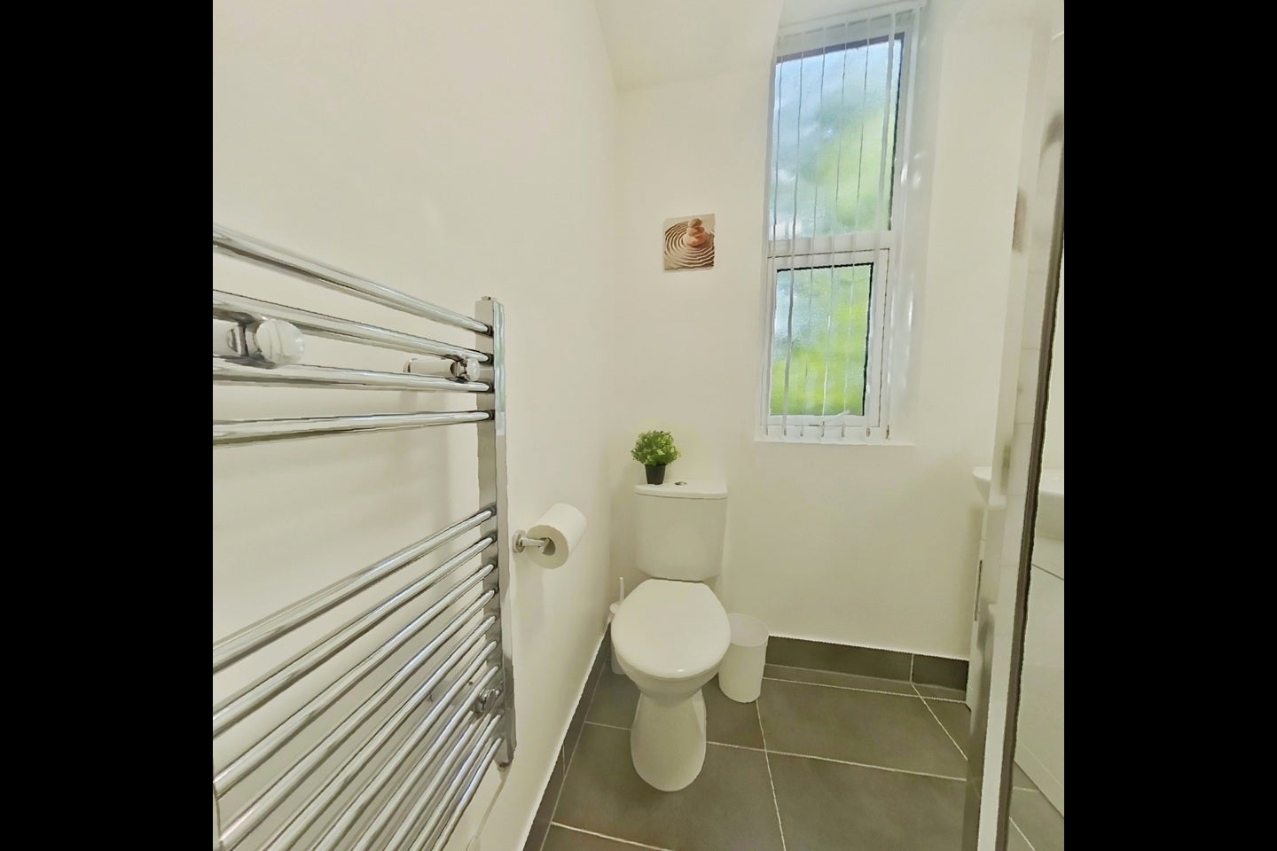 Room Litherland Road in Bootle