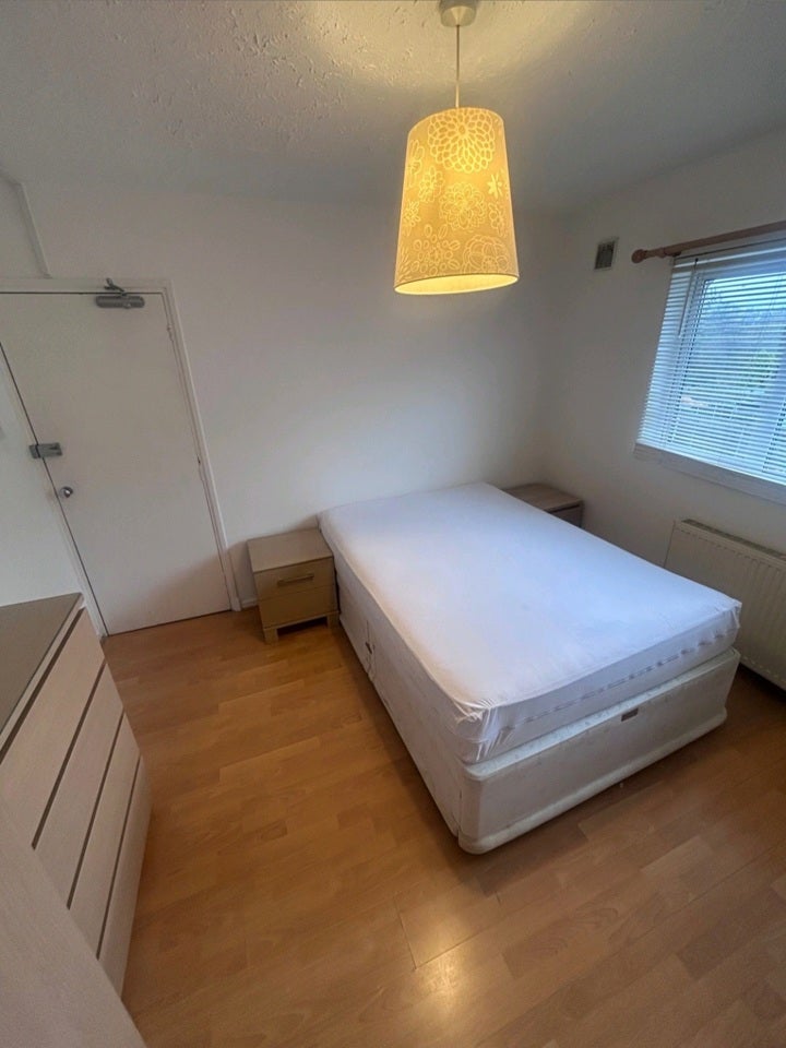 Room Longmarsh View in Dartford