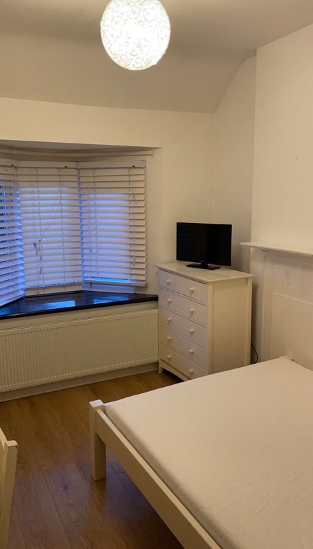 Room Etchingham Park Road in Greater London