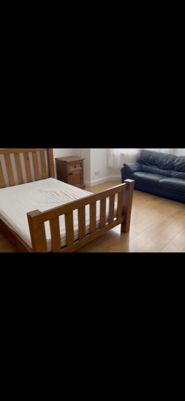 Room Etchingham Park Road in Greater London