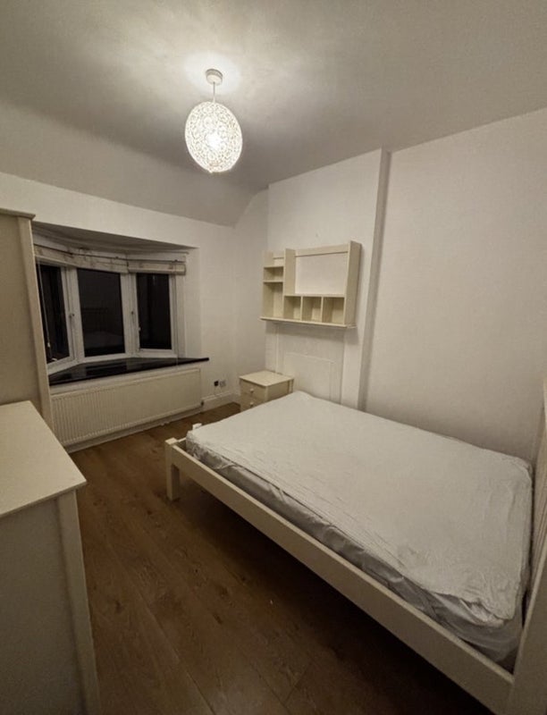 Room Etchingham Park Road in Greater London
