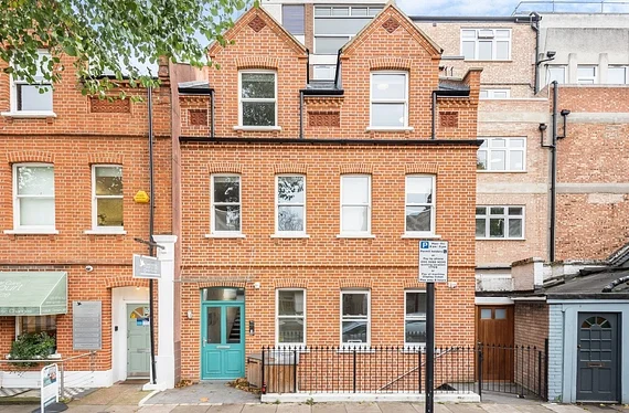 Flat Ravenscourt Avenue in Greater London