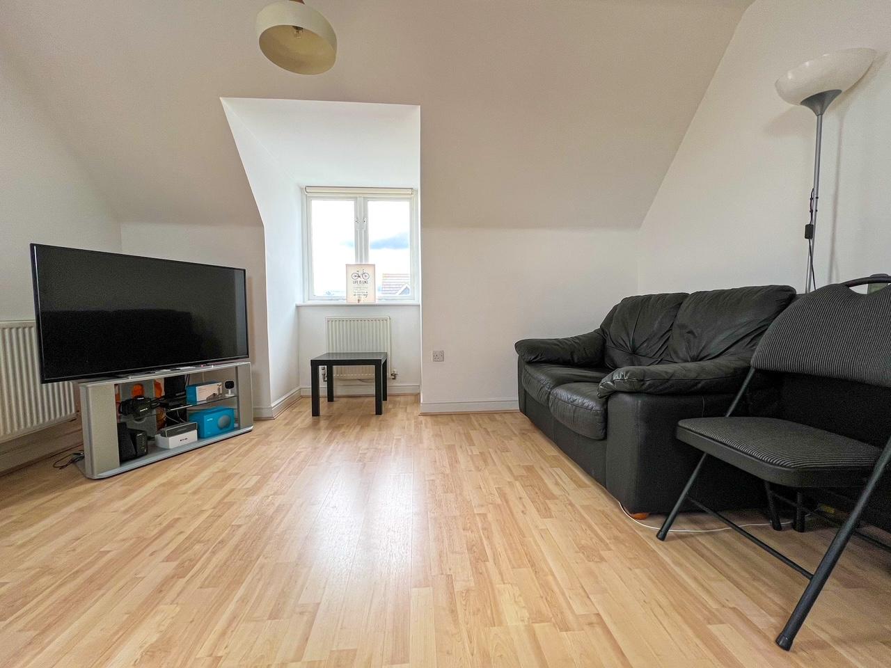 Flat Chandlers Close in Walton on Thames
