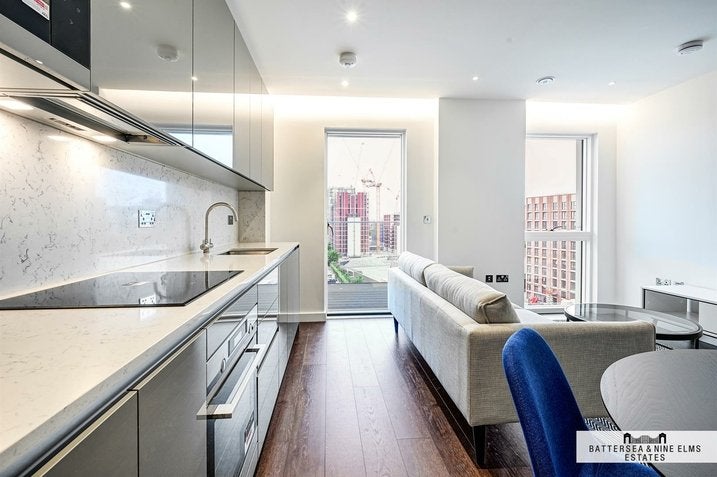 Flat Lanchester Way in Greater London