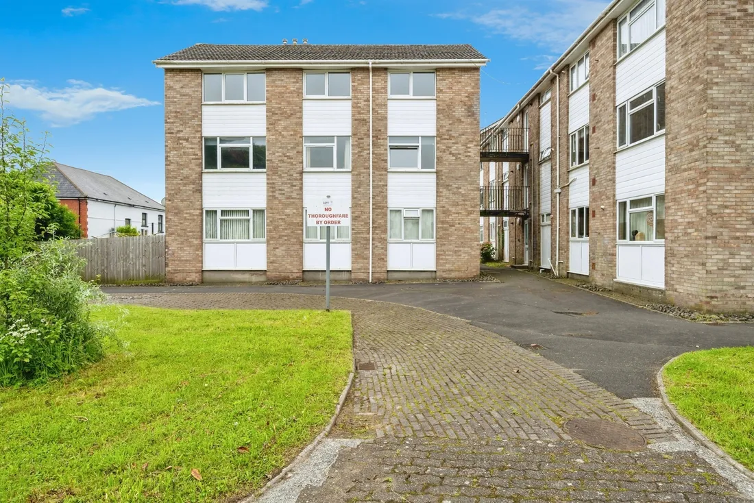 Flat Old Road in Neath Abbey