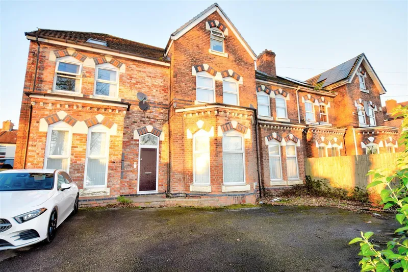 Flat Sefton Road in New Ferry