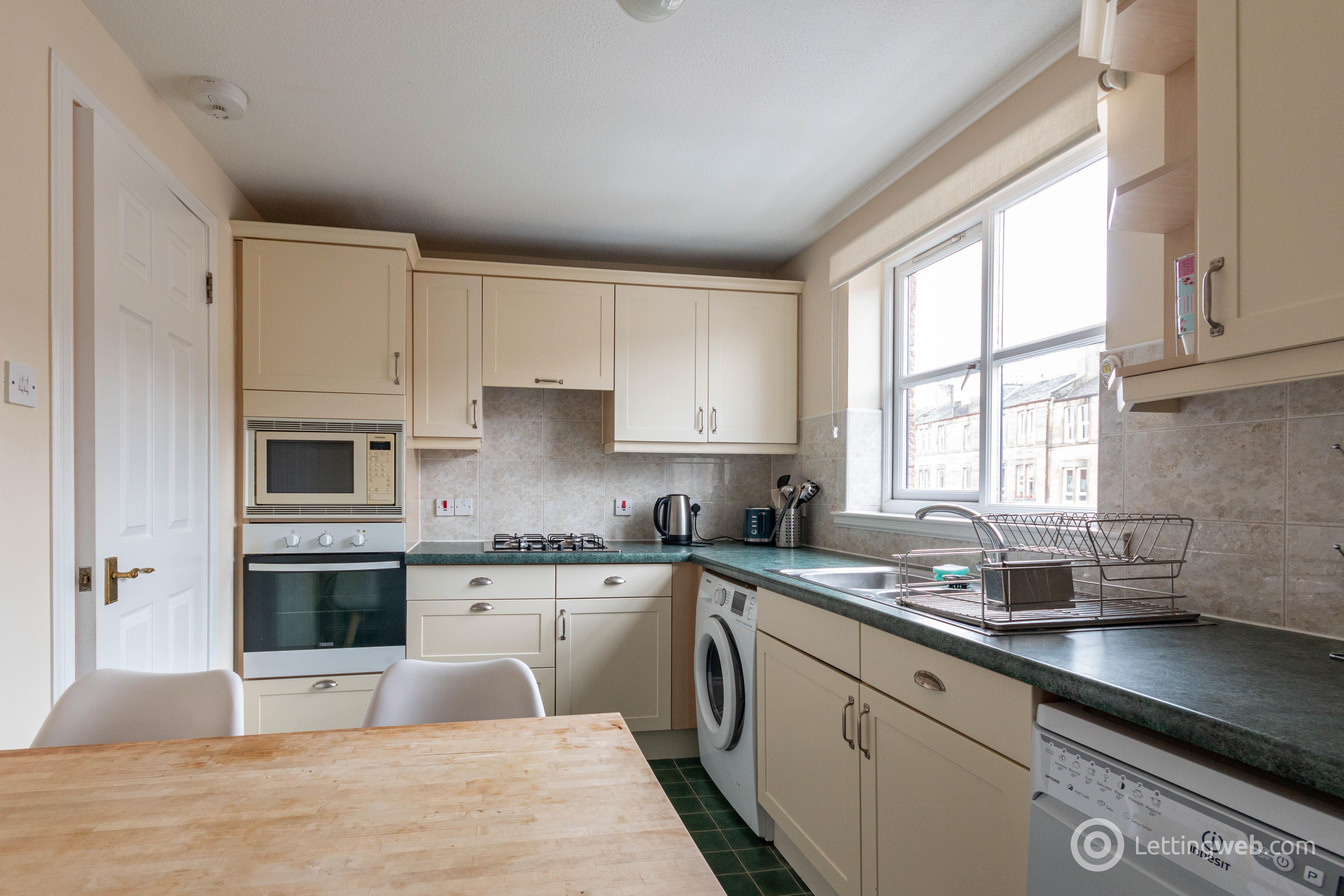 Flat Russell Gardens in City of Edinburgh