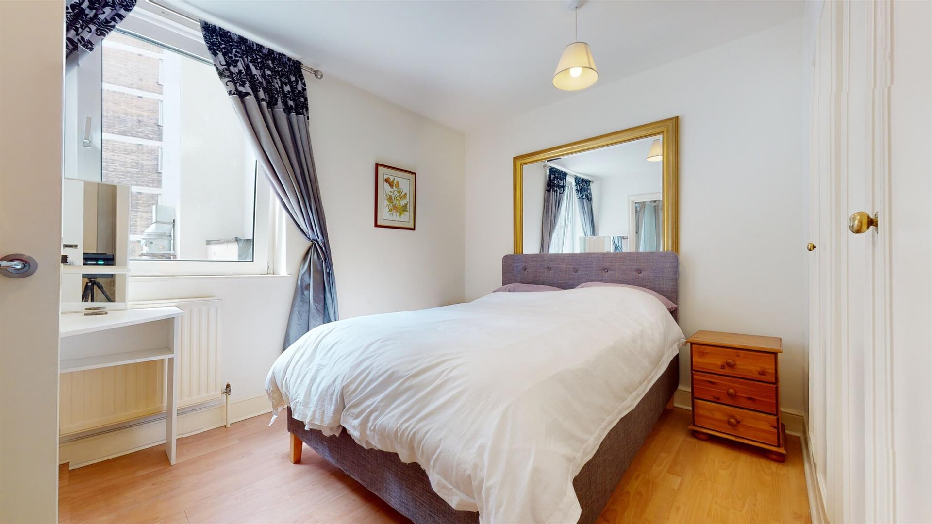 Flat Sloane Avenue in Greater London