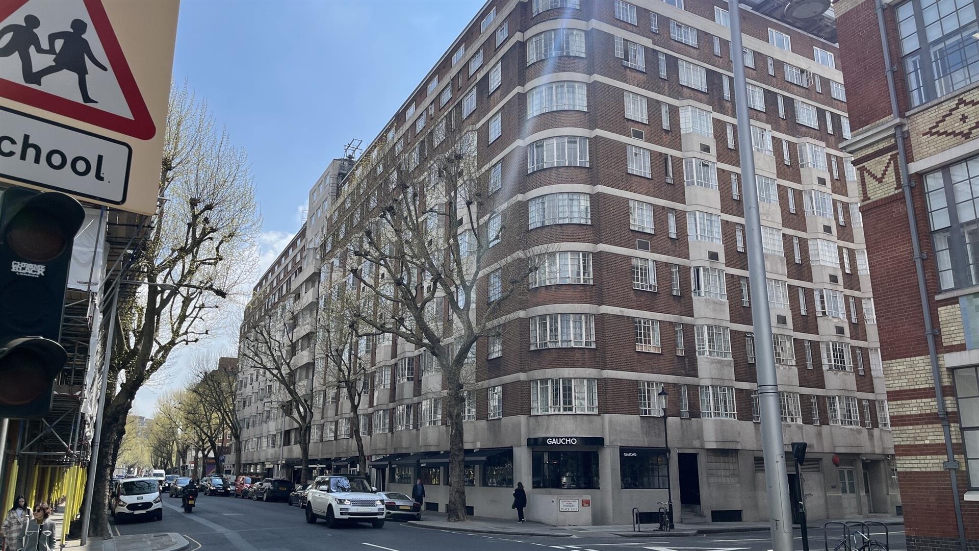 Flat Sloane Avenue in Greater London