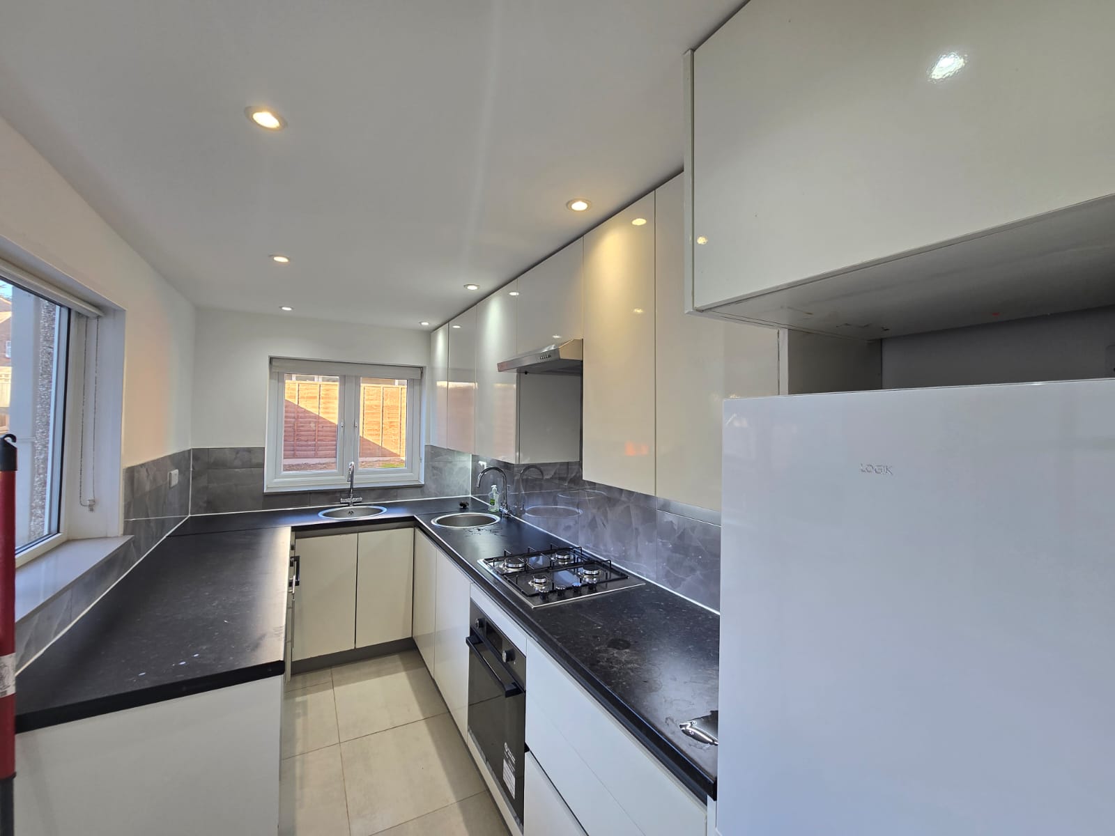 House Leeside Crescent in Greater London