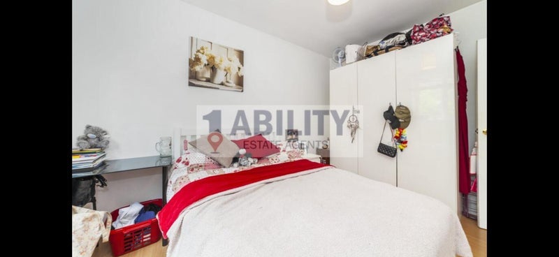 Room Lancaster Street in Greater London