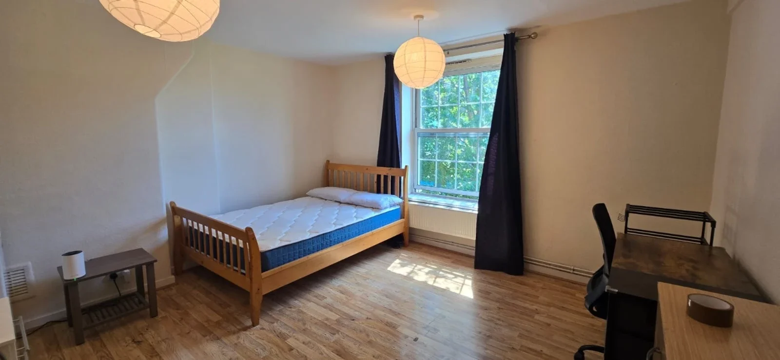 Room Hollybush Gardens in Greater London