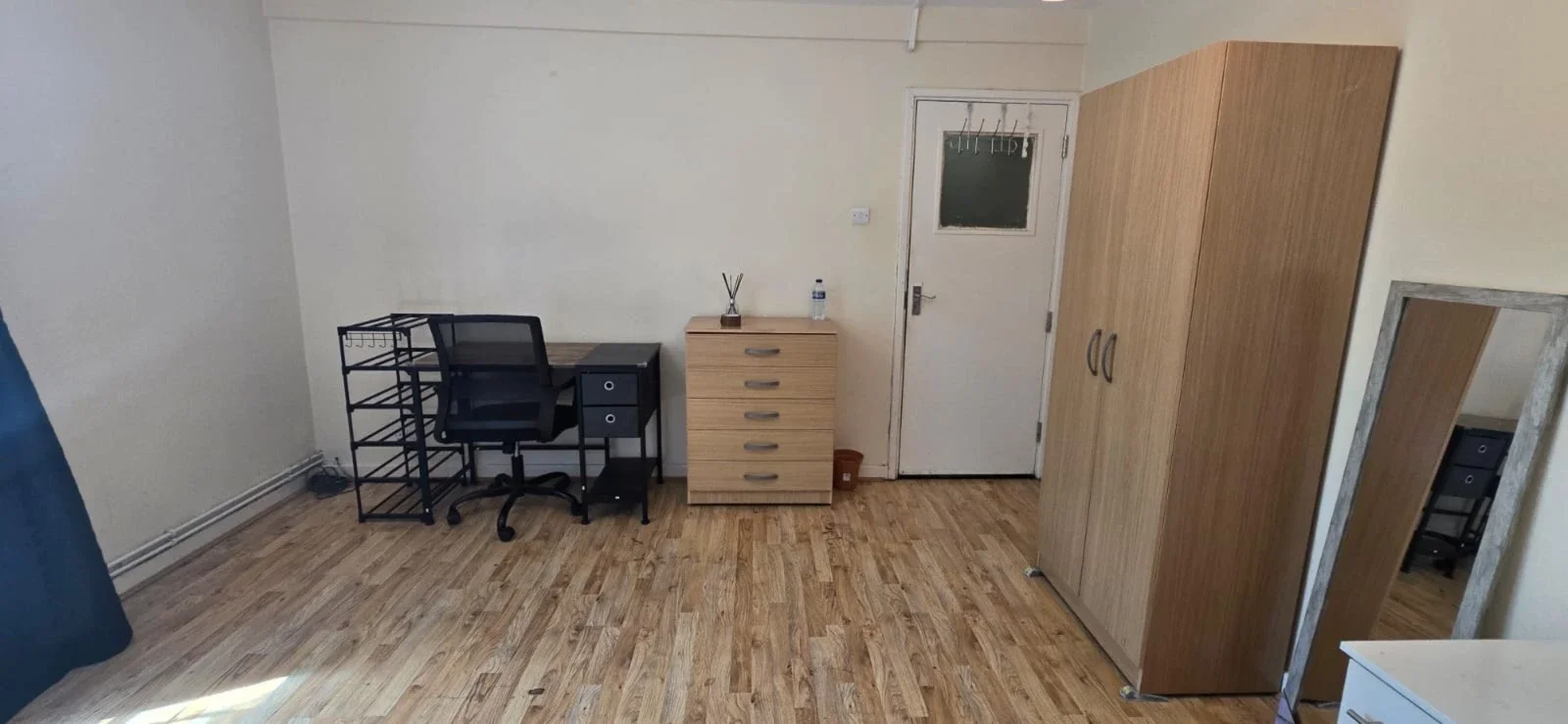 Room Hollybush Gardens in Greater London