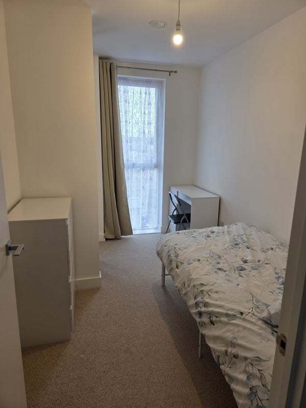 Room Porter Street in Greater London