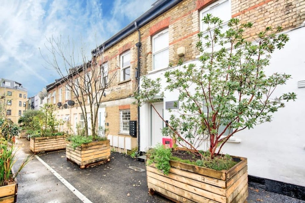 Flat Shacklewell Lane in Greater London