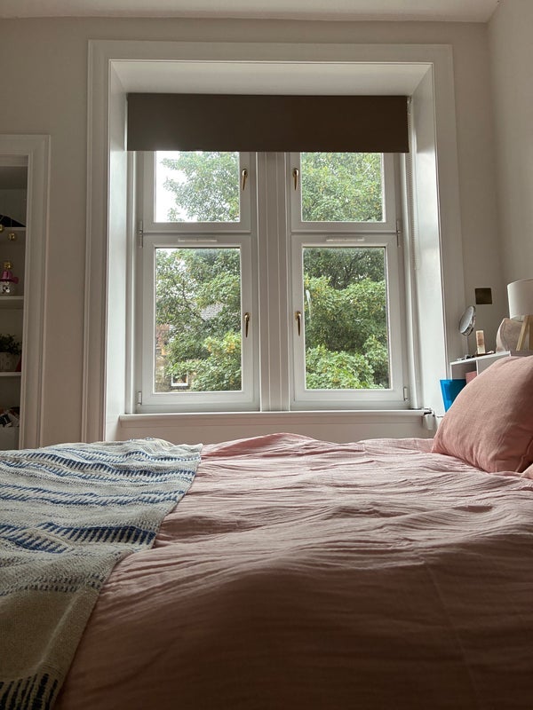 Room Airlie Street in Glasgow